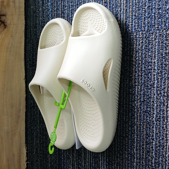 Crocs Mellow Revovery Slide Cream. W:7 M:5 - Picture 2 of 5